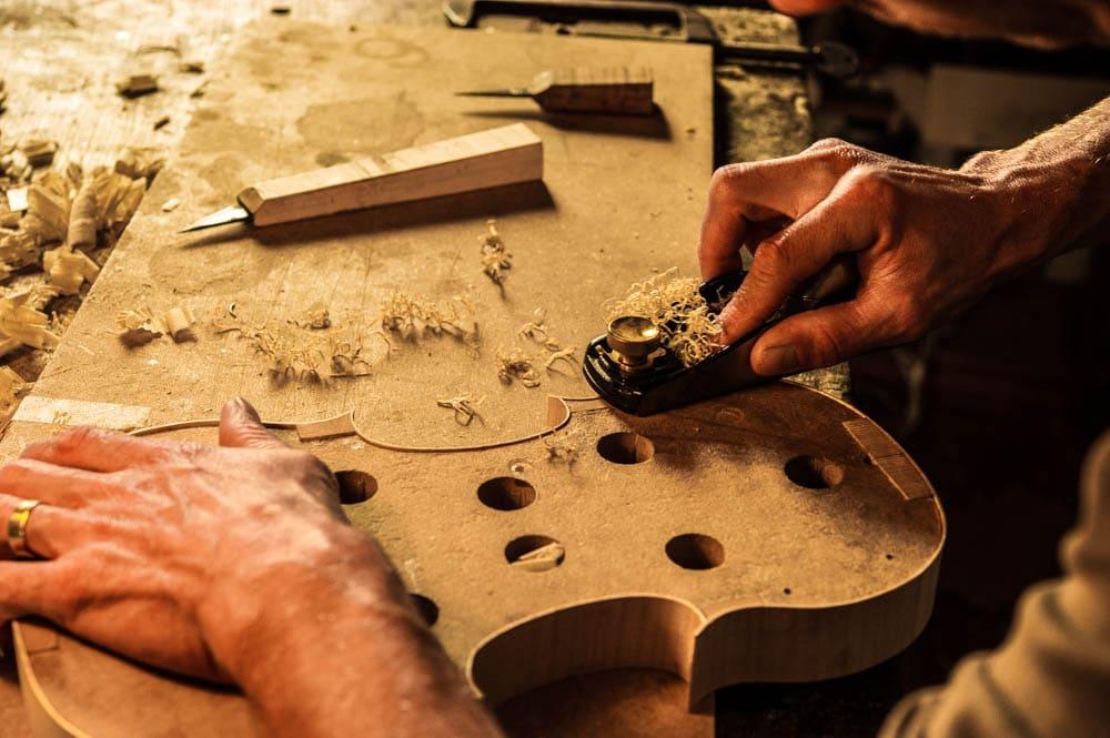 Fabrication violon à Sainte-Marie-la-Blanche